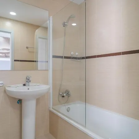 3 Bedroom Nice In Apartment *