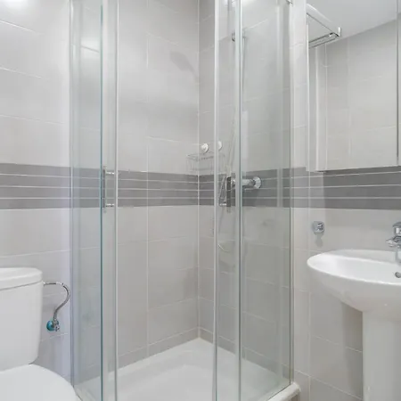 3 Bedroom Nice In *