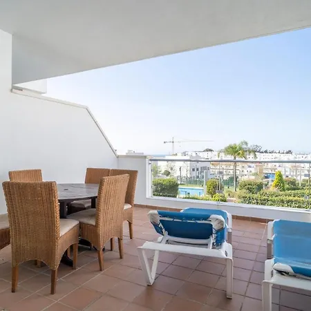 3 Bedroom Nice In Apartment *